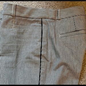 Adorable Banana Republic size 2 navy pinstripe and piped Size 2 crop dress pants